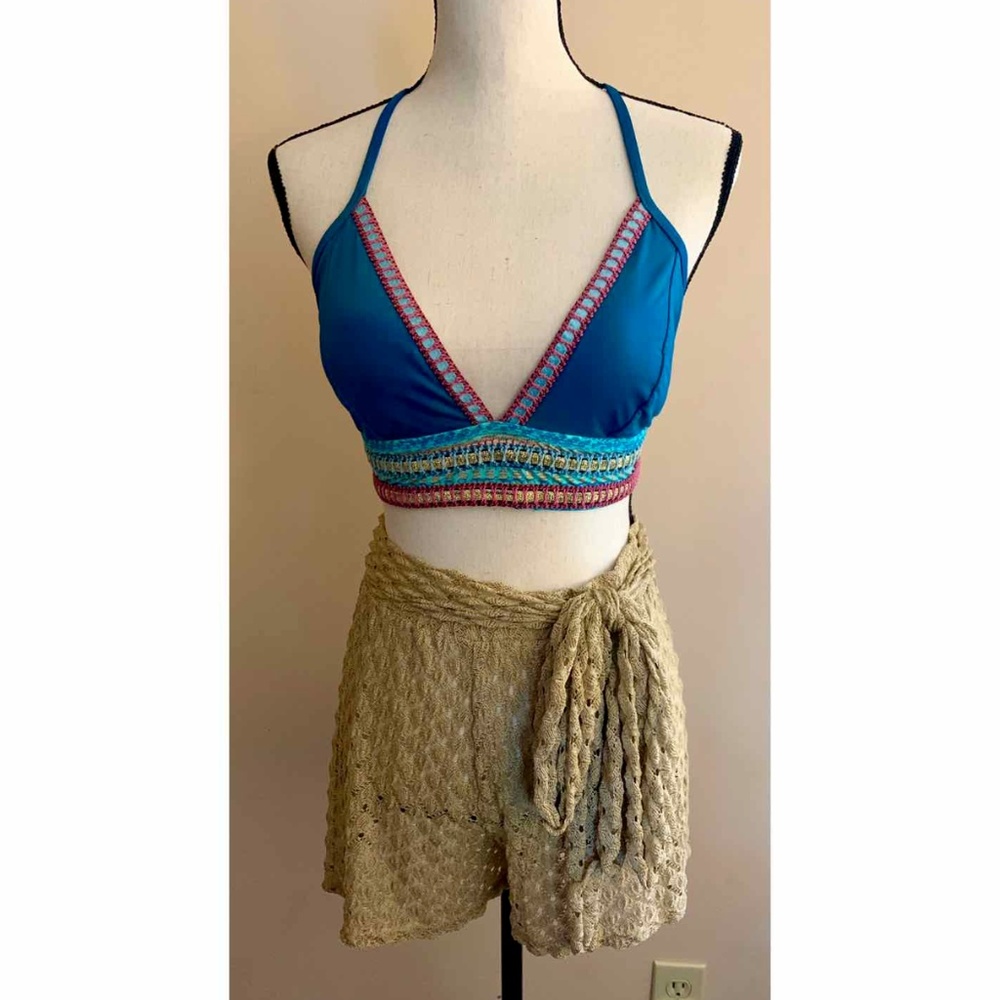 ELIF BY JORDAN TAYLOR GOLD COVER UP SHORTS- M